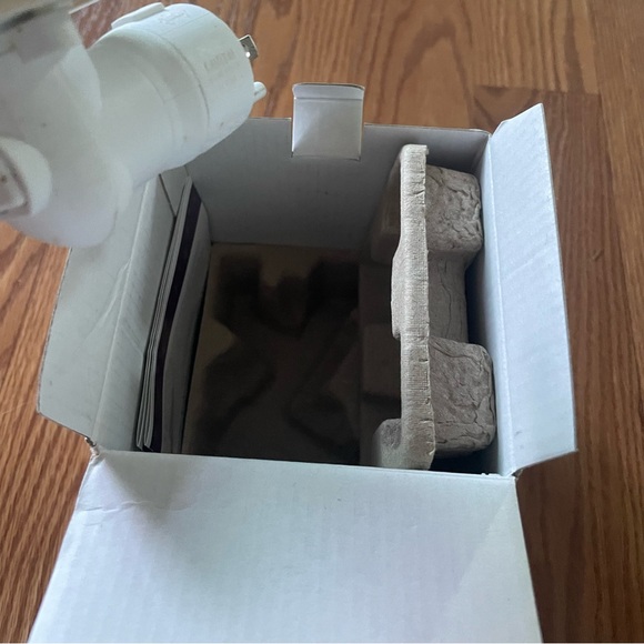 NIB Scentsy Plug-in Warmer | Never used box included | Portable | Rustic Star ⭐️ - Picture 7 of 11